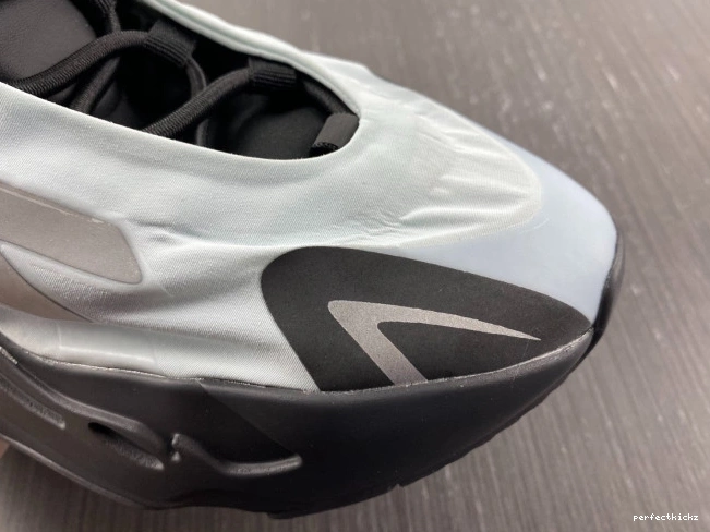 Tint GZ0711 Adidas MNVN Yeezy Boost 700 Blue 0811